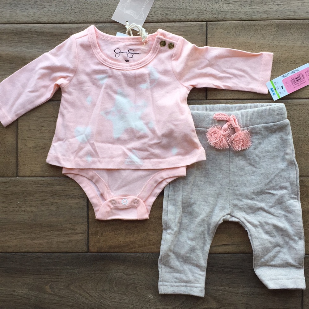 Adorable long sleeve bodysuit and pant set